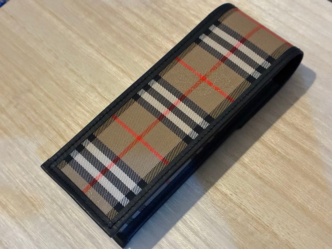 Burberry チェック柄 筆箱　新品箱付き