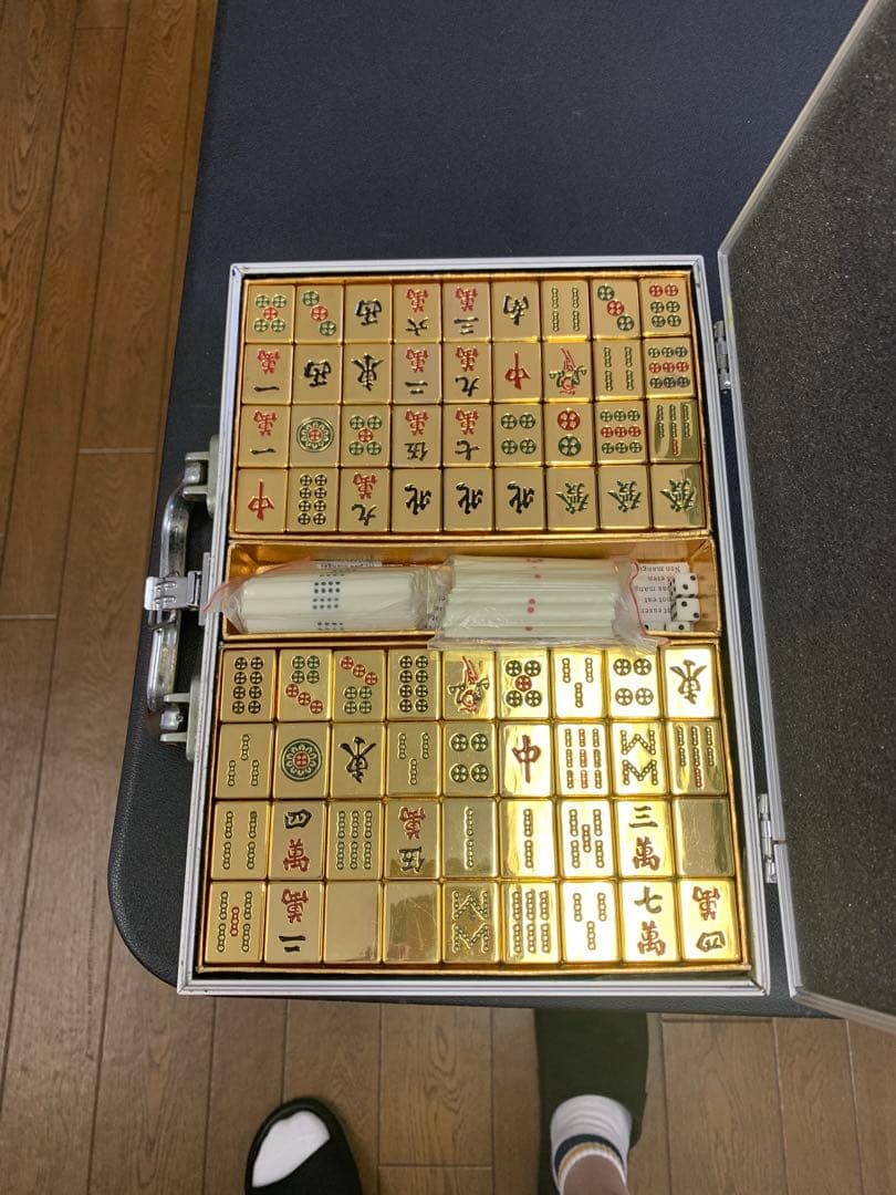 金色の麻雀牌セット 144枚