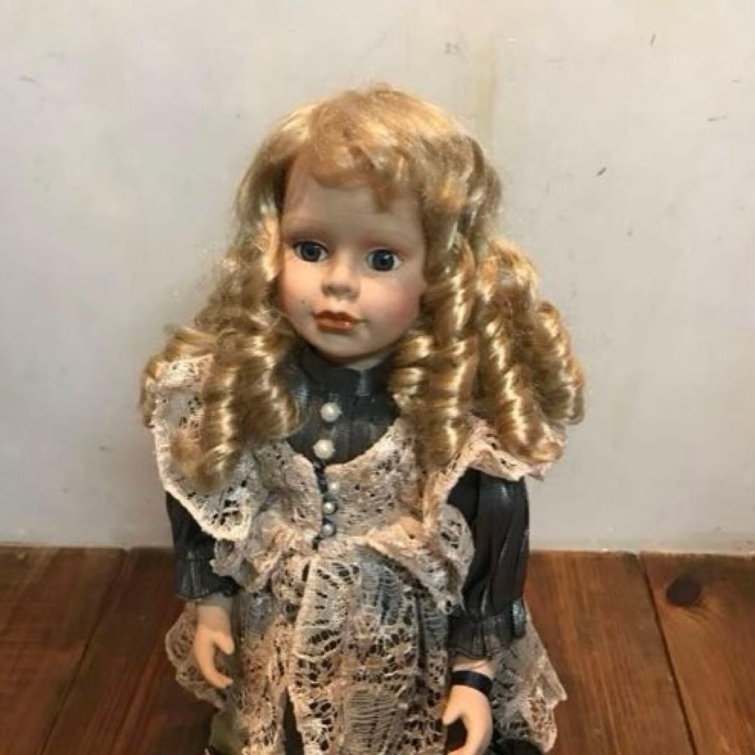 美品　ドール　ヴィンテージ　西洋人形　丁寧なつくり　表情が可愛いらしい　陶器