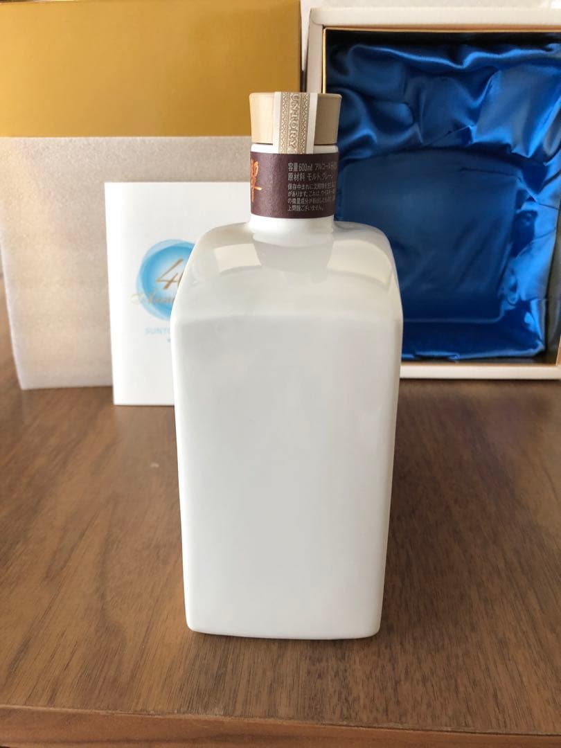 【未開栓・限定品】サントリー響17年　創業40周年記念陶器ボトル