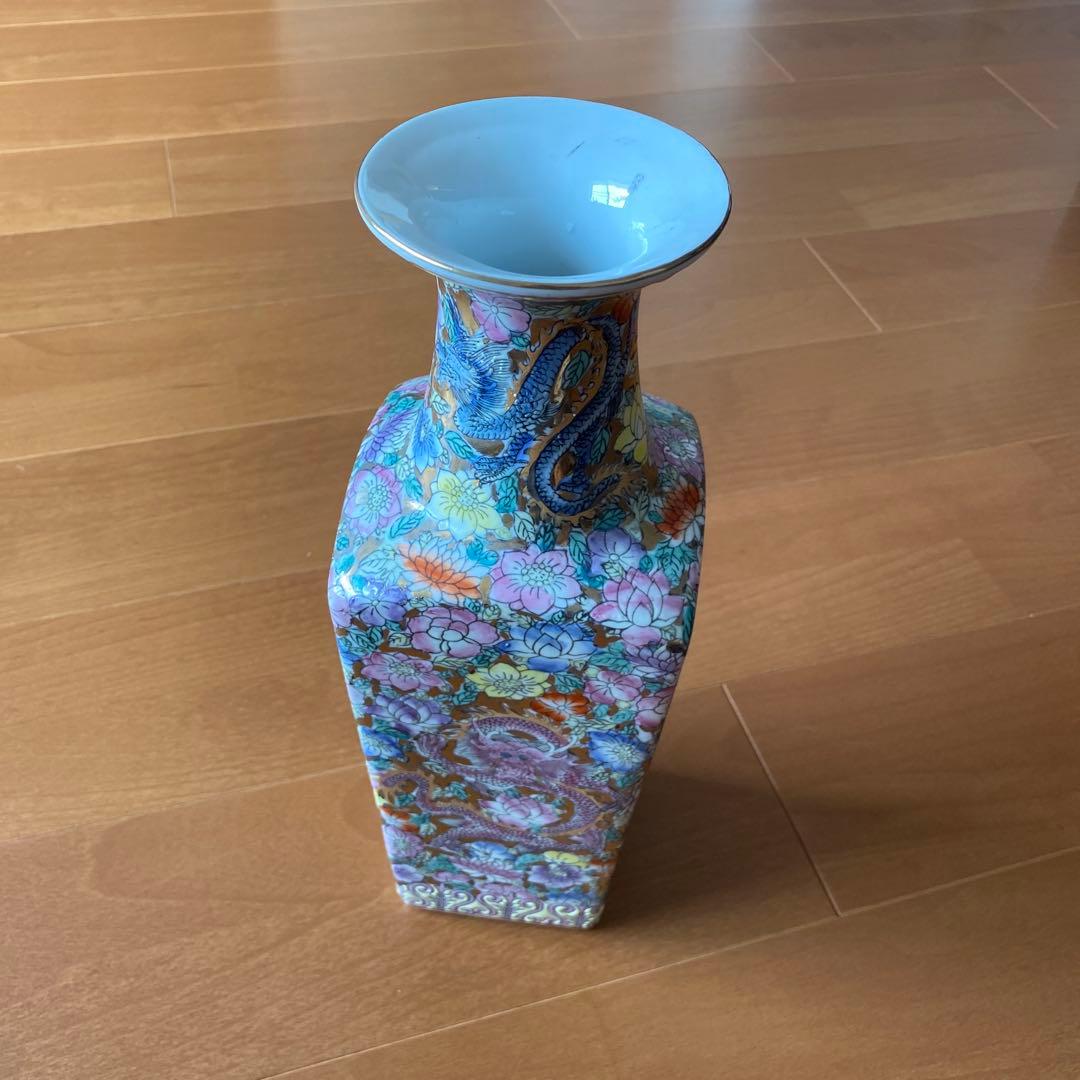 龍 模様の陶磁器花瓶