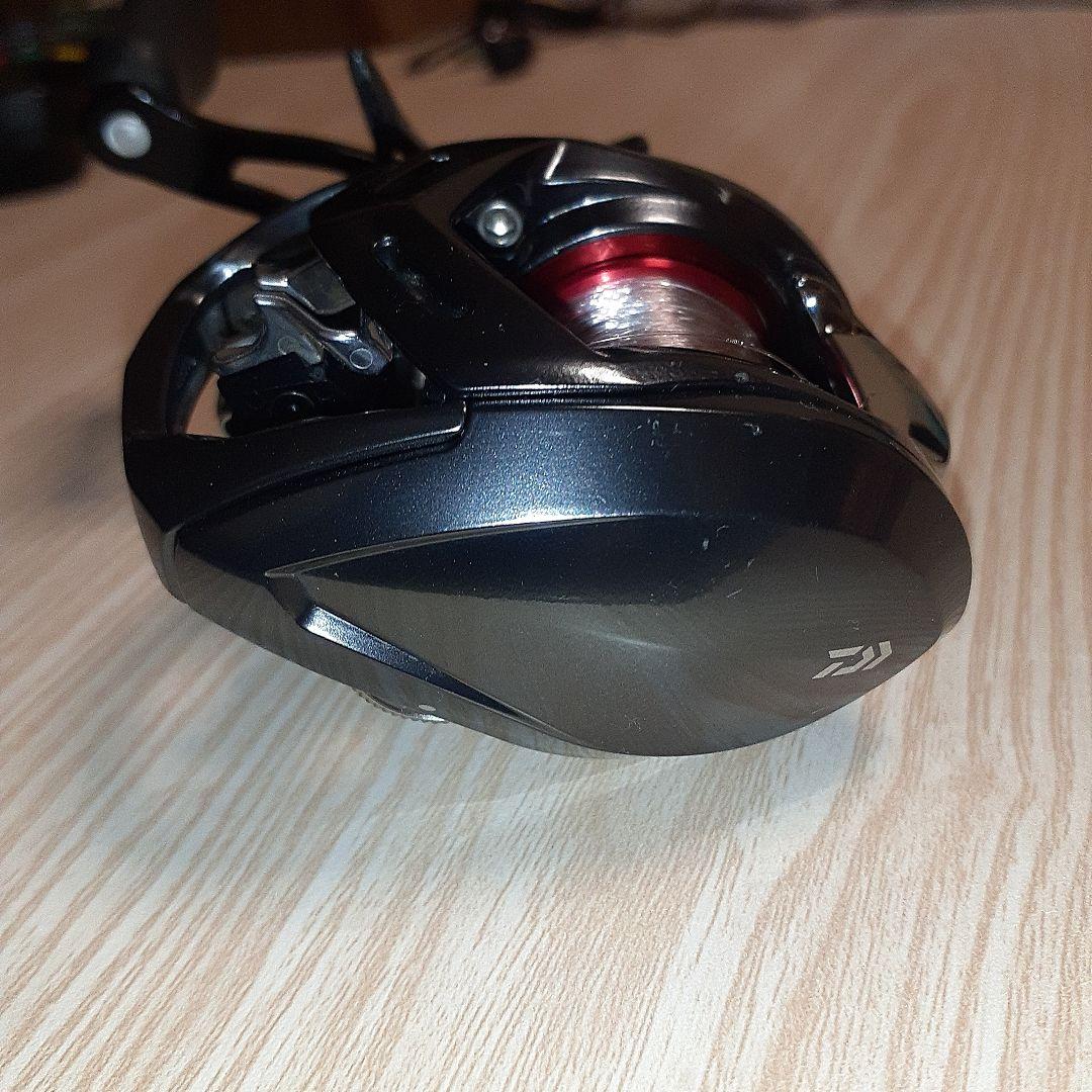 アルファス AIR TW ベイトリール 8.6:1 黒/赤