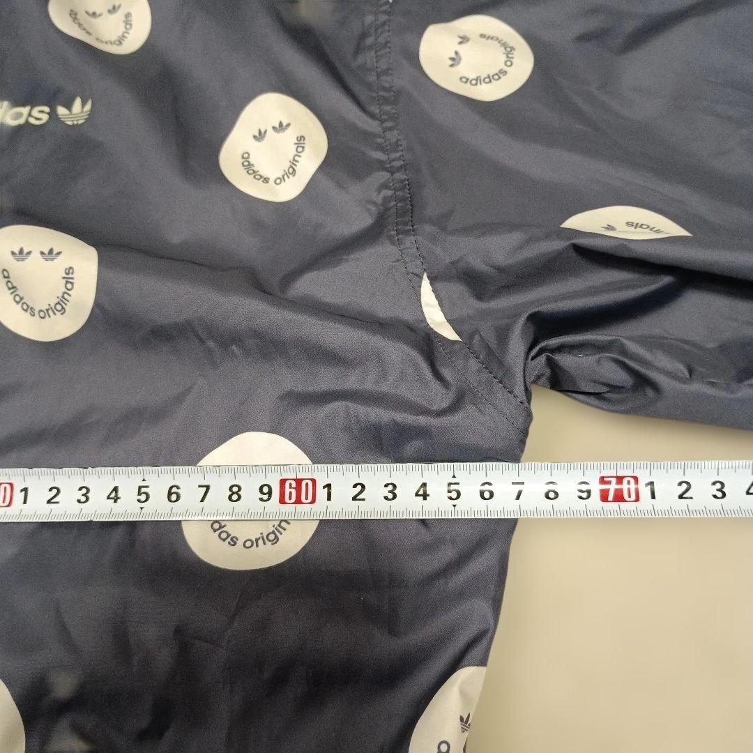 アディダスadidasプリントウィンドブレーカースマイリーフェイス