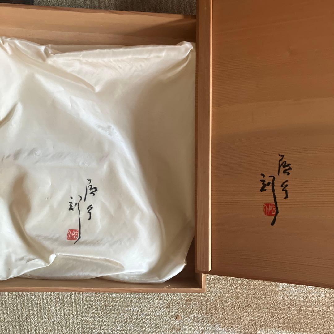 日本画。双鯉の漆絵。小西啓介作。木製フレーム付き