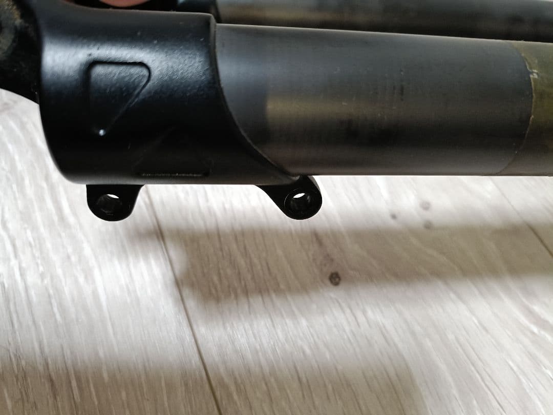 MTB26インチ用カーボンフォーク グランジ インターナショナル台座