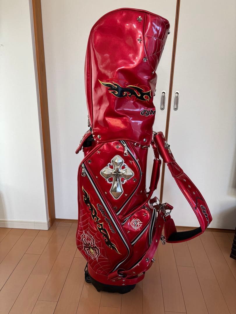 赤いゴルフバッグ　サイバークラウン