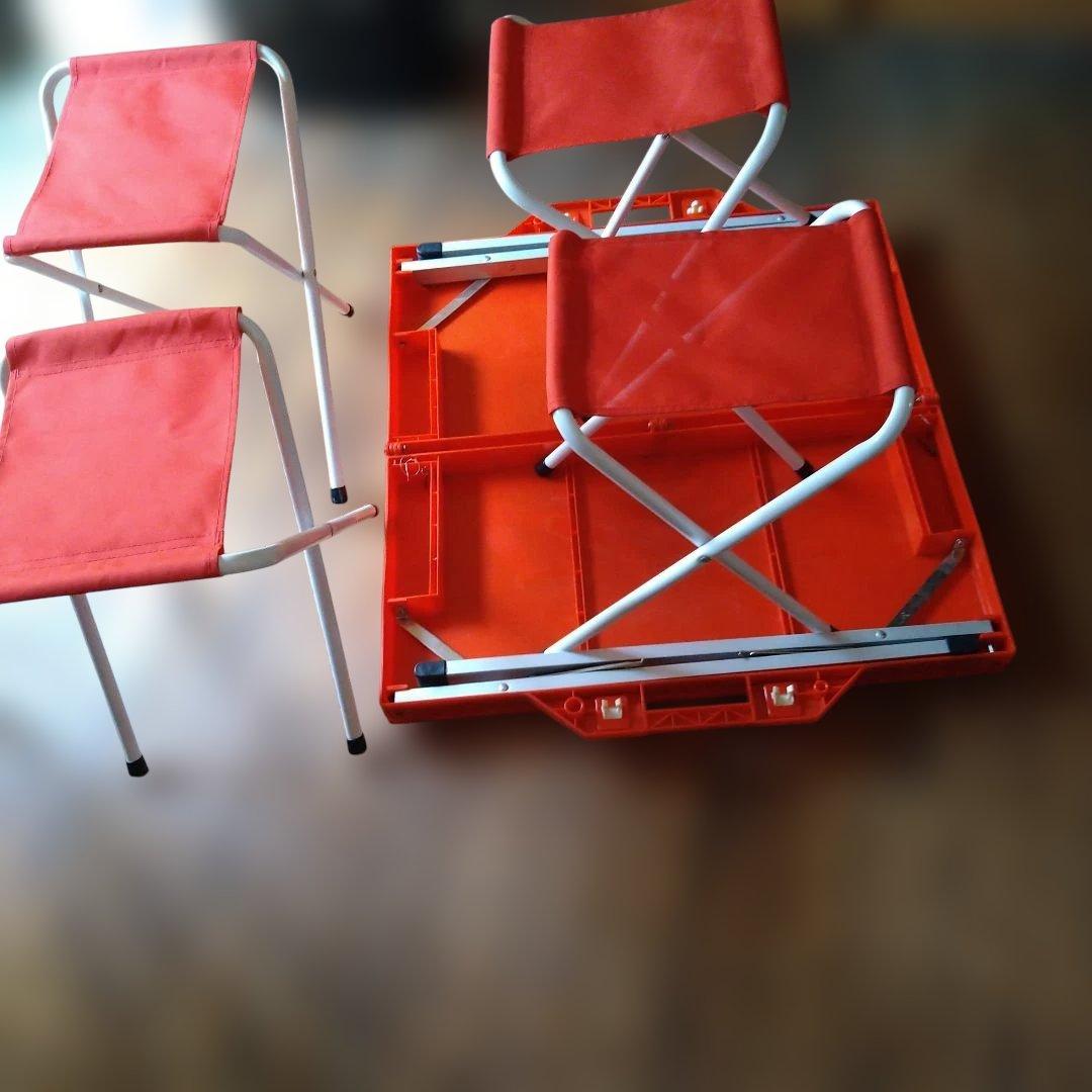 オレンジの折りたたみ式チェア4脚セット