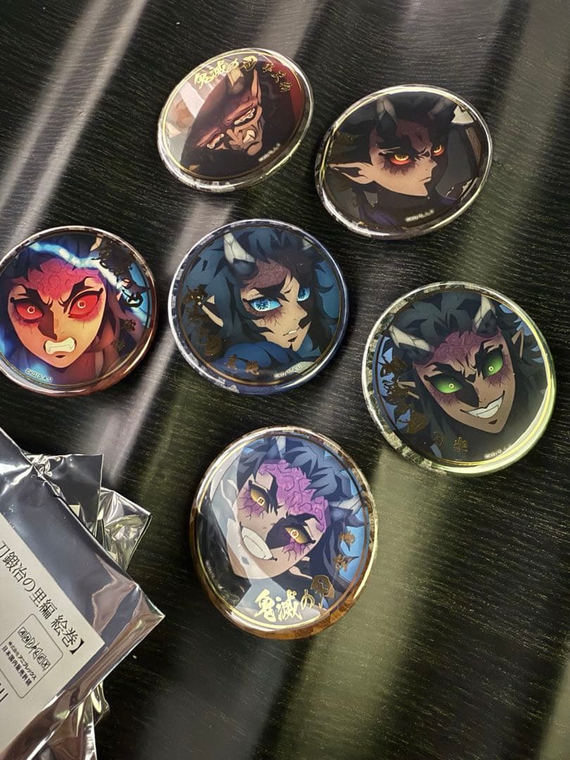 鬼滅の刃　刀鍛冶の里編　絵巻カフェ終ノ巻 箔押しランダム　57mm 缶バッジ　B