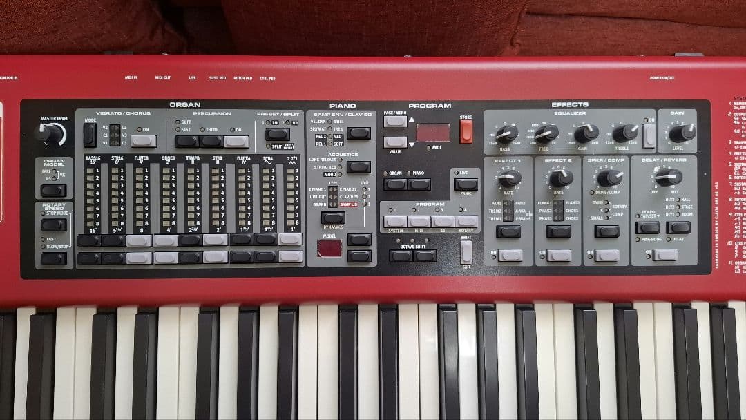 Nord Electro 4 HP（純正キャリングケース付き）