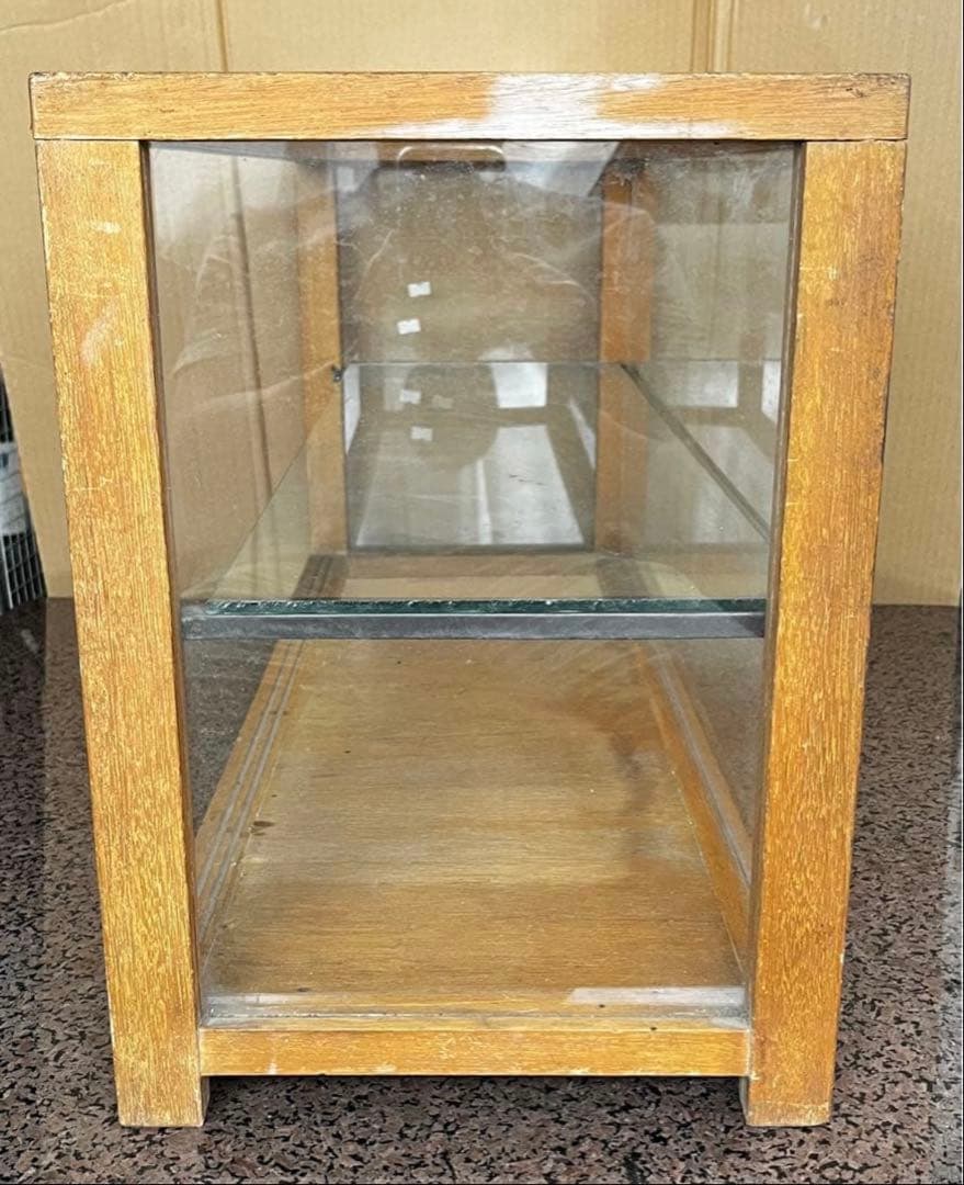 昭和40年代頃のアンティーク・対面型卓上四面ガラスショーケースです