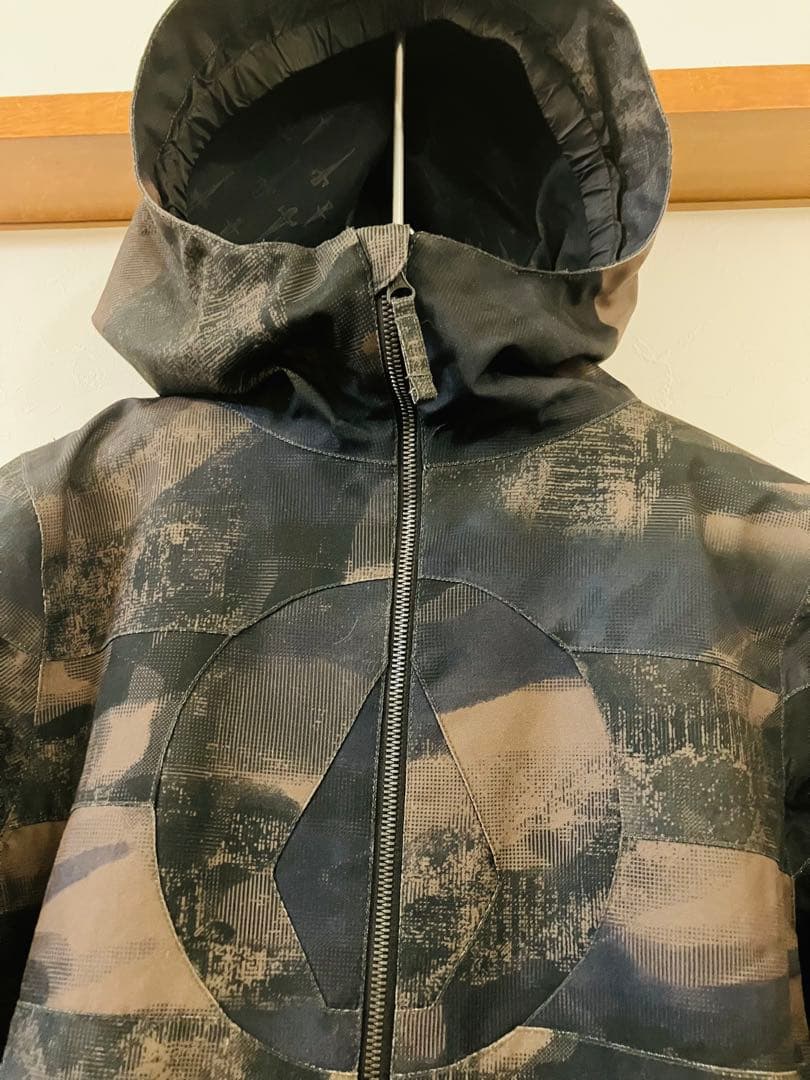 超人気⭐︎kids用⭐︎スノージャケット⭐︎使用わずか☆Volcom ⭐︎カモ柄