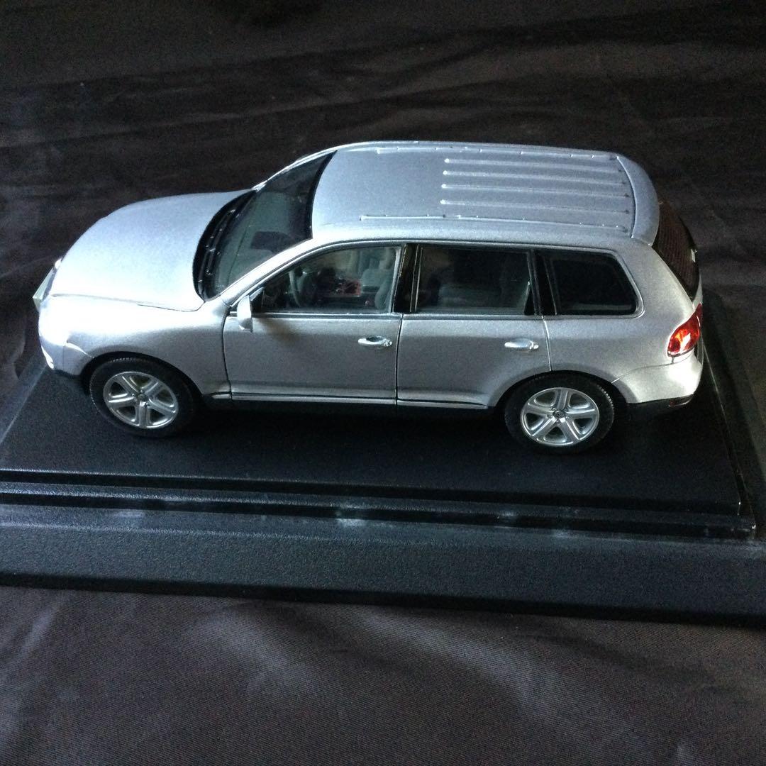 フォルクスワーゲン トゥアレグ 1/24 VOLKSWAGEN DESIGN