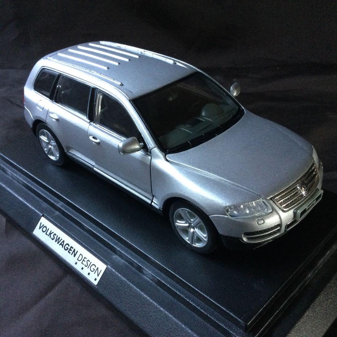 フォルクスワーゲン トゥアレグ 1/24 VOLKSWAGEN DESIGN