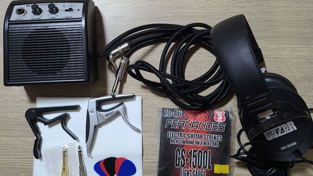 しゆなみさん専用 ミニエレキギター本体＆備品9点セット