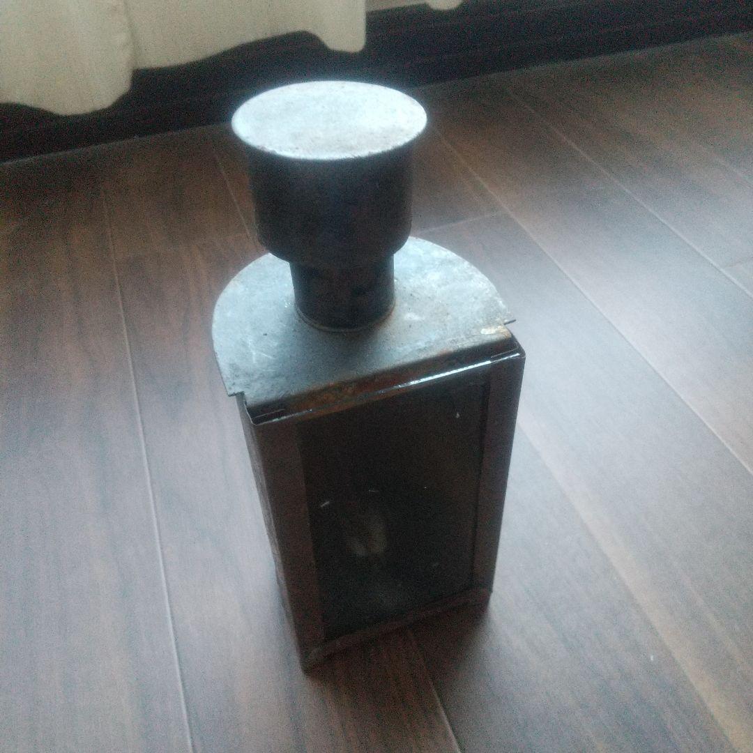 赤錆色の金属製ランタン