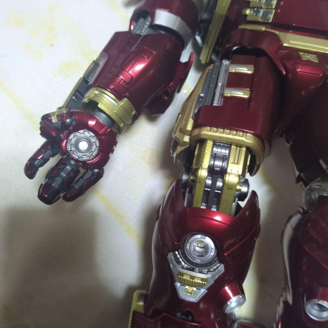 ハルクバスター　アイアンマン　フィギュア