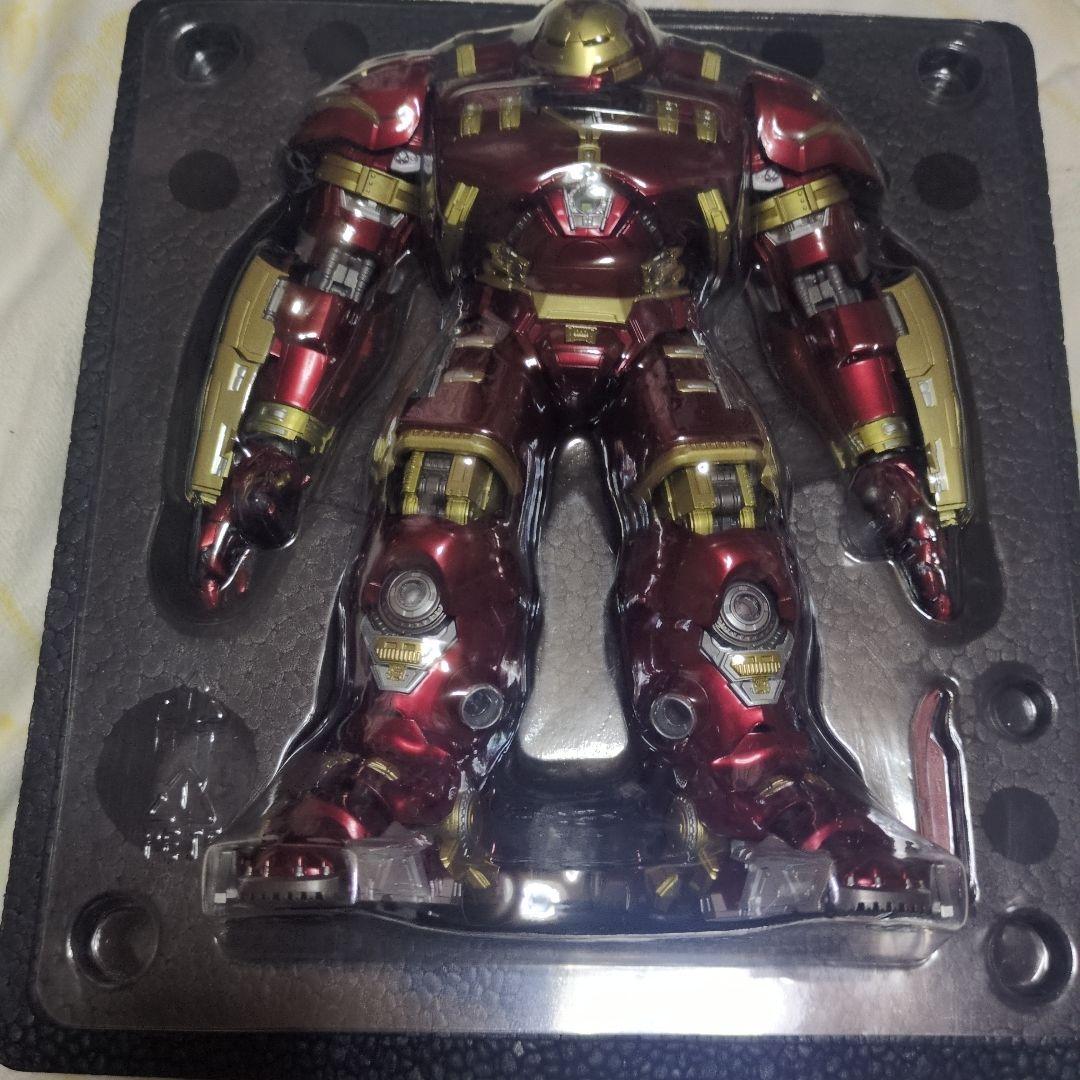 ハルクバスター　アイアンマン　フィギュア
