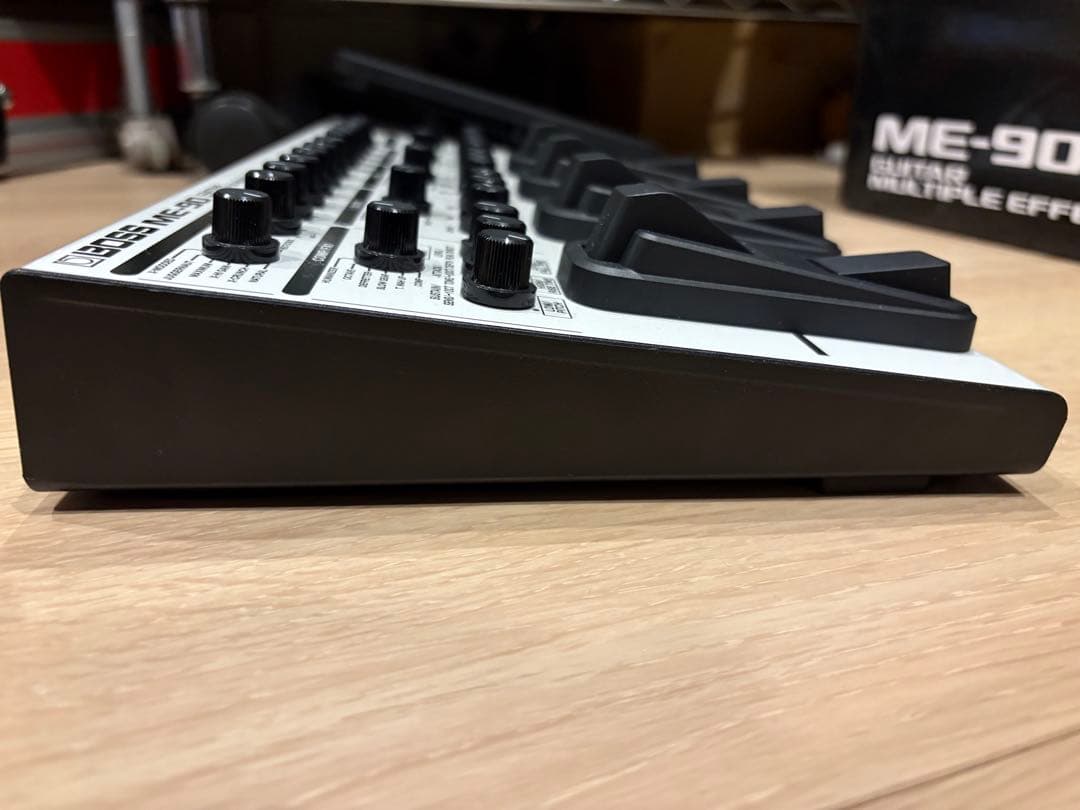 【超美品】BOSS ME-90 マルチエフェクター 限定カラー