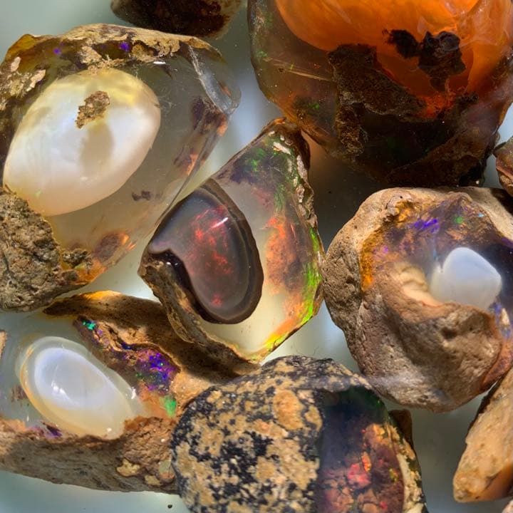 珍品\"センチュリーエッグ\"インオパール58ct/美遊色