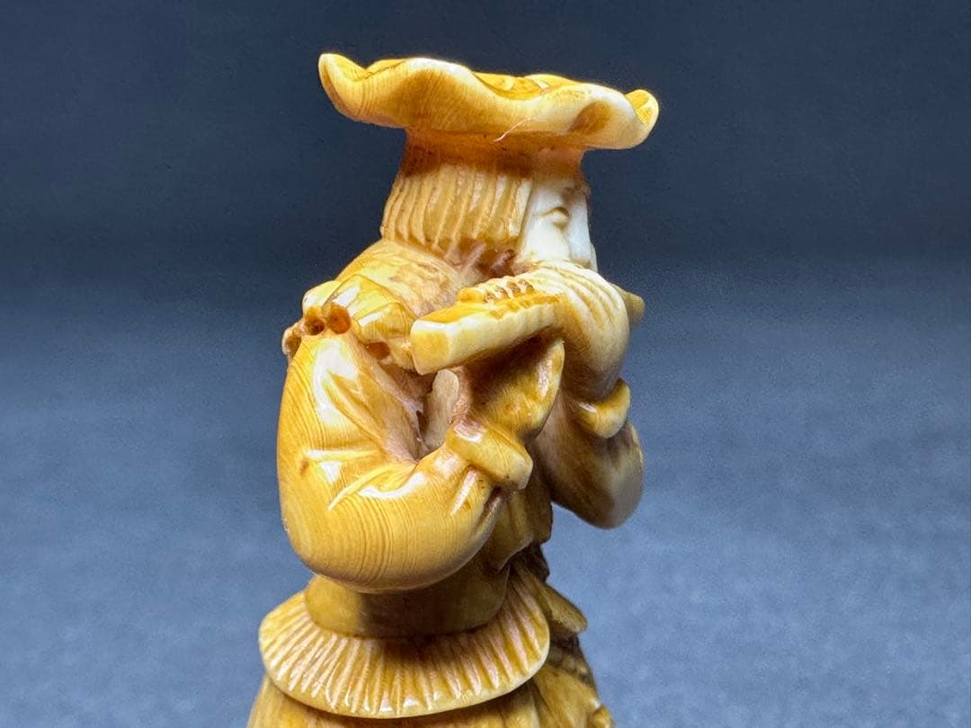 極上　根付　天然素材　アンティーク　和彫　置物　骨董　飾り物　古美術品