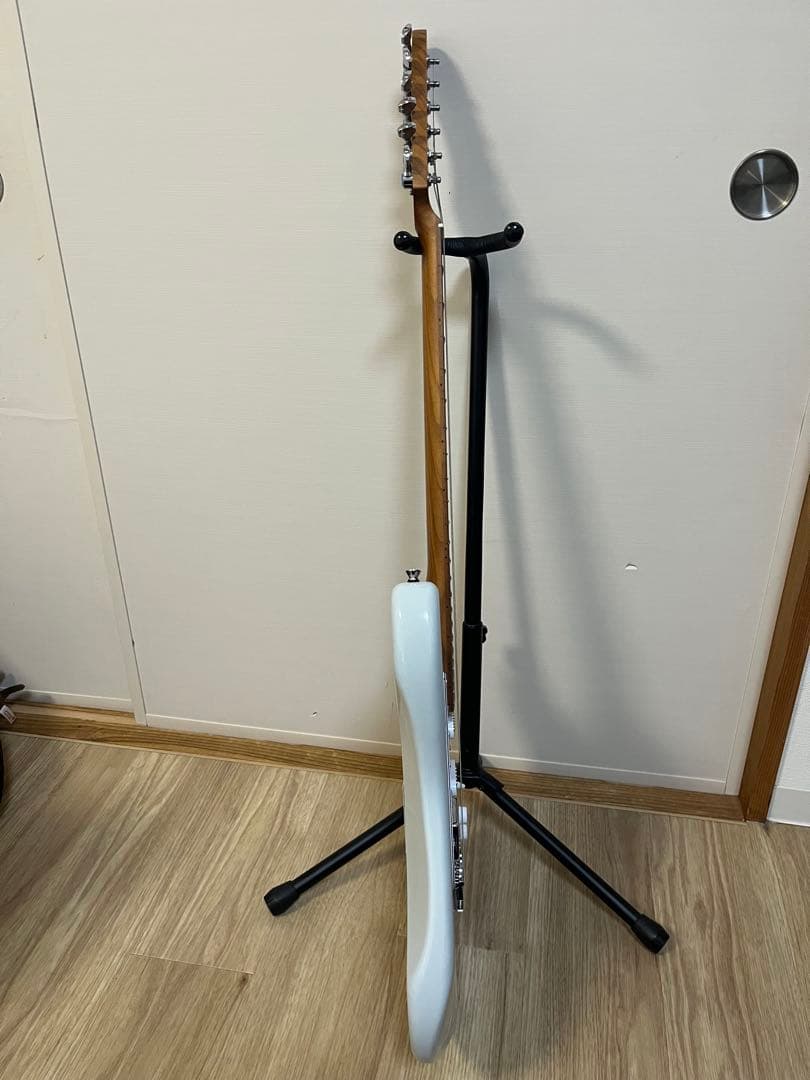 Eris. Nestia airy blue エレキギター