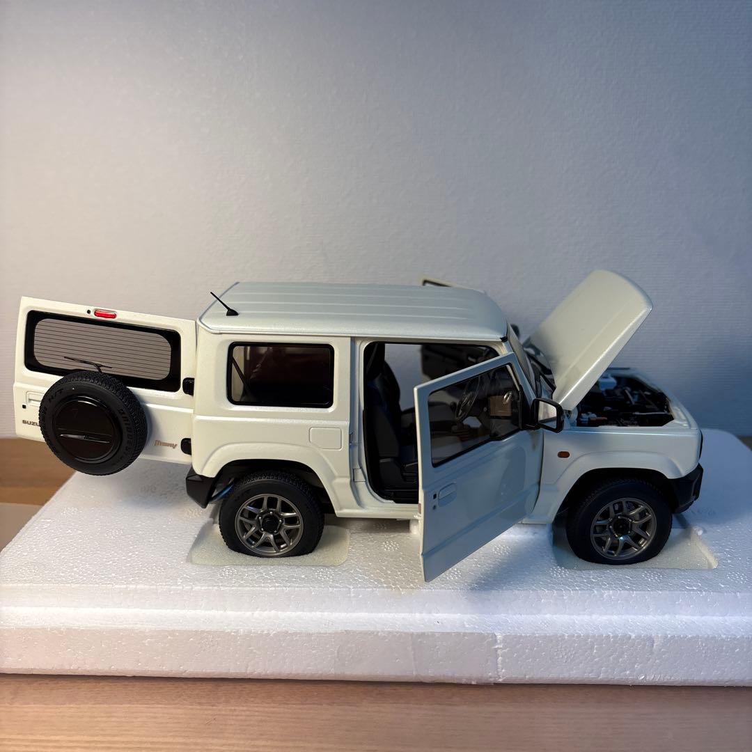 オートアート　スズキ　ジムニー　JB64 ホワイト　1/18 ミニカー
