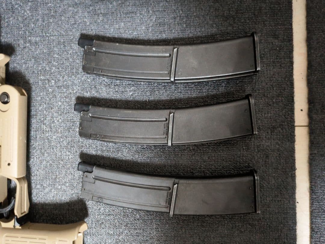 東京マルイ　MP7　ガスガン マガジン3本付き