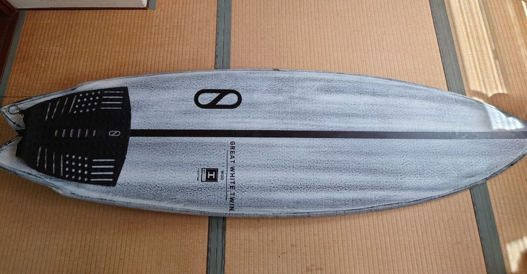 超美品　ファイヤーワイヤー グレート ホワイト ツイン 5'9 30.5L