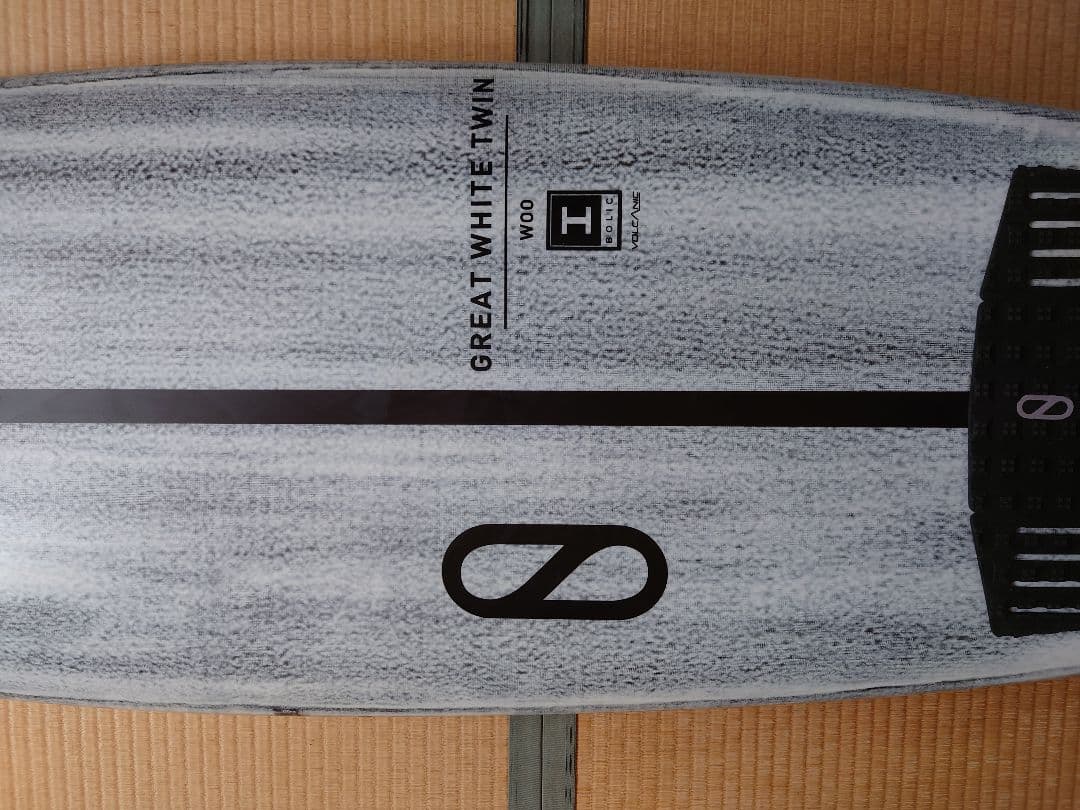 超美品　ファイヤーワイヤー グレート ホワイト ツイン 5'9 30.5L