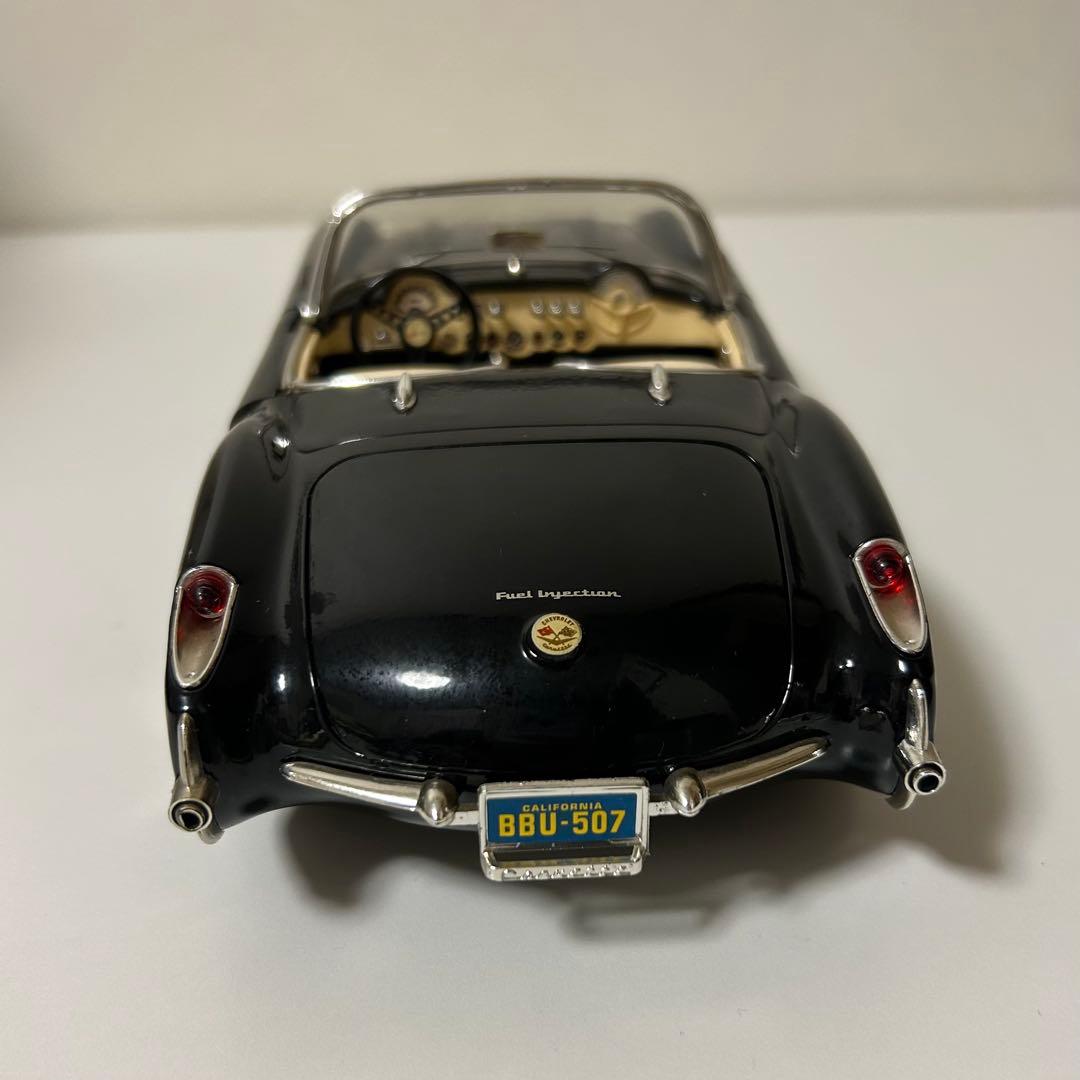 シボレー　コルベット　1/18 1957年式　フィギュア