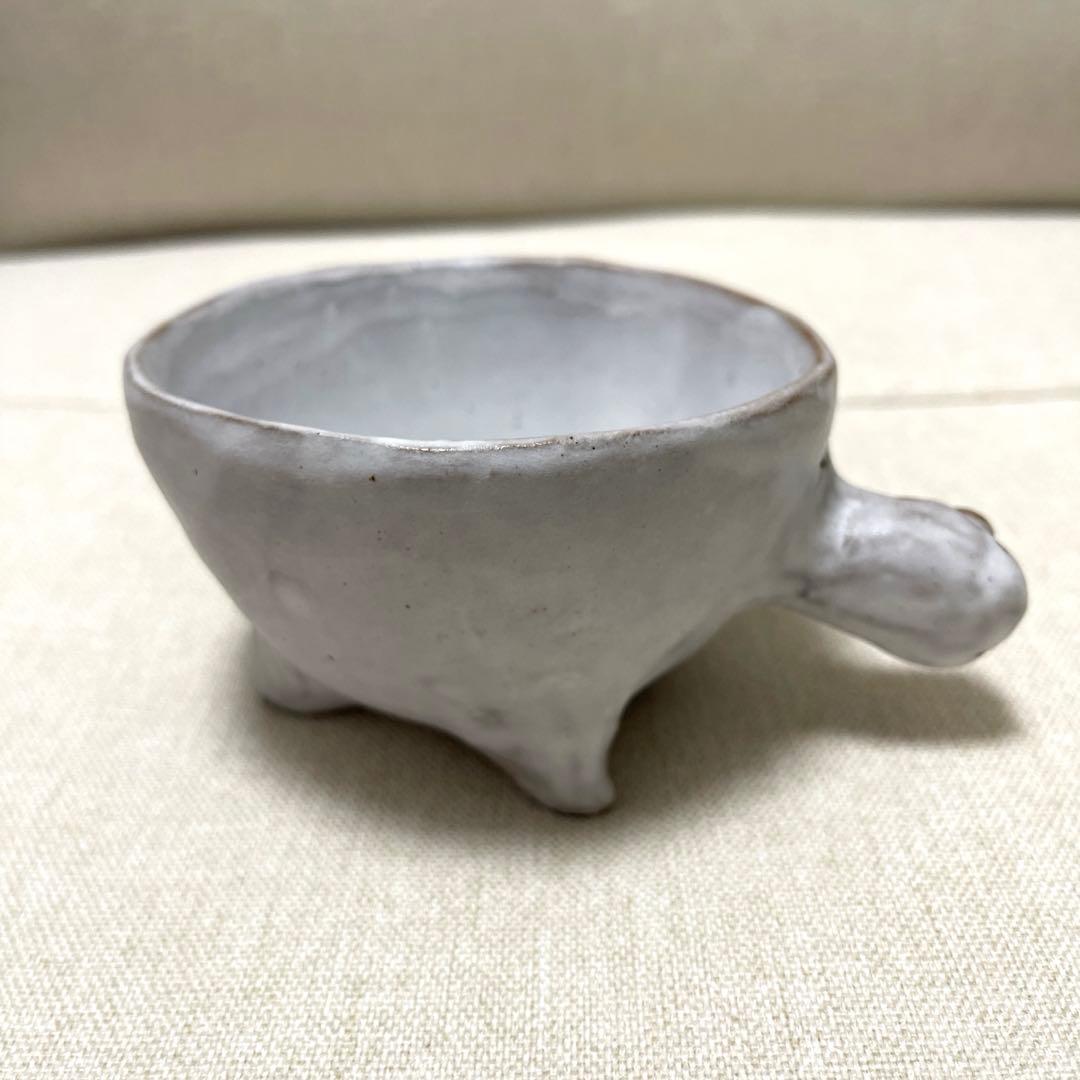 和田芳　逆さ猫カップ　ねこ　器　フリーカップ　マグカップ　置物　オブジェ