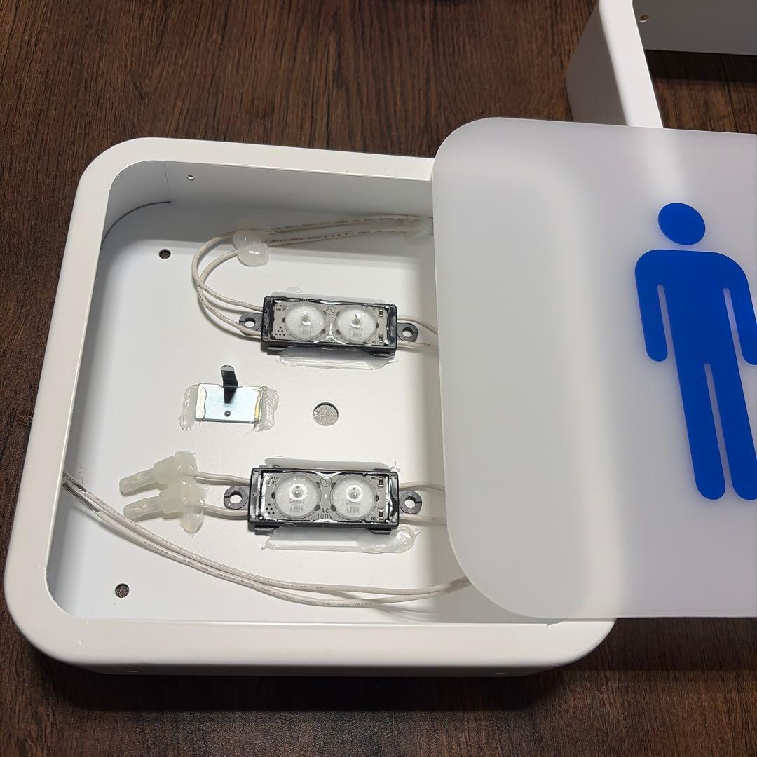 男女トイレサイン LEDライト付き