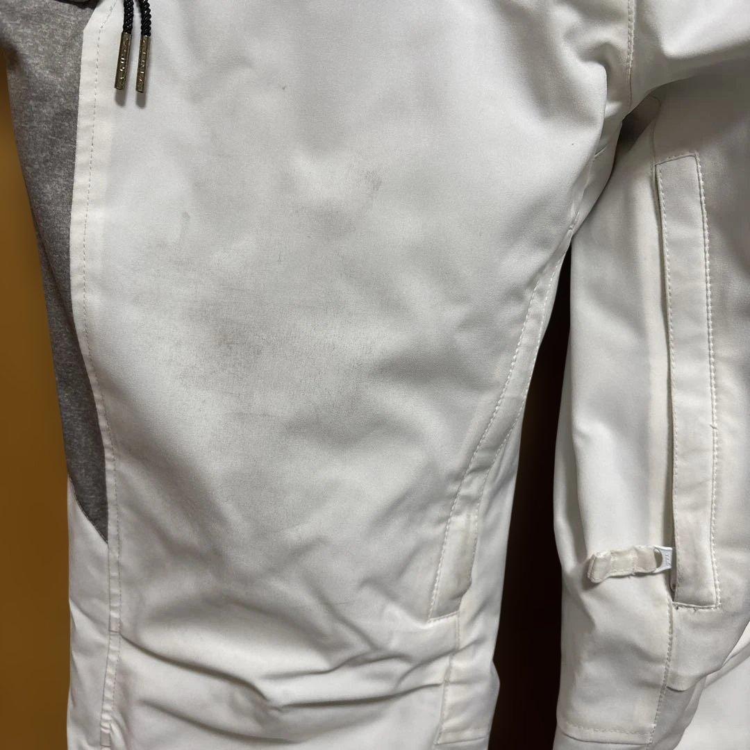 OLINO 白スキーウエアー　レディース