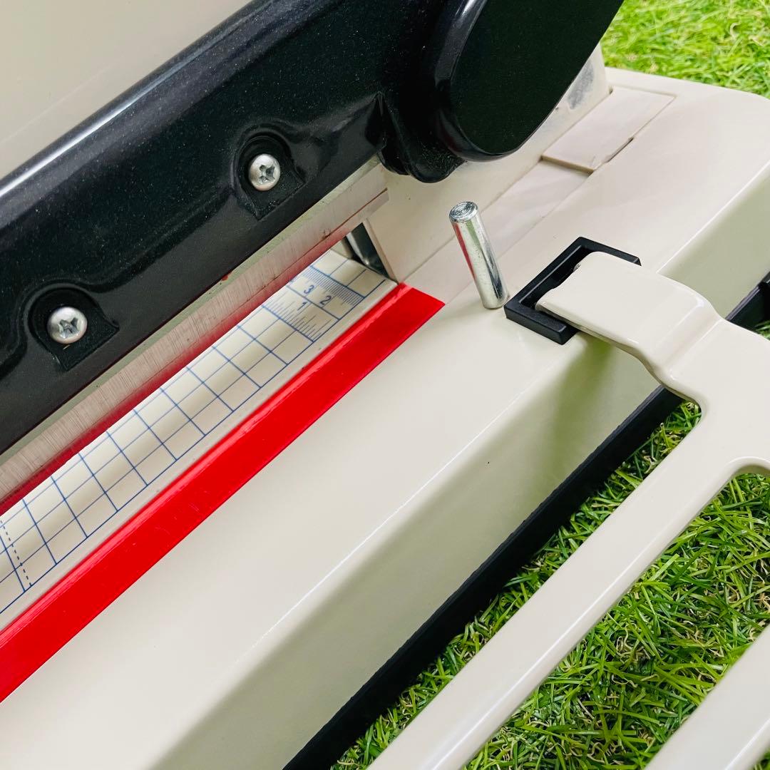 大型ペーパーカッター 裁断機 A4対応 書籍裁断 3.7cm