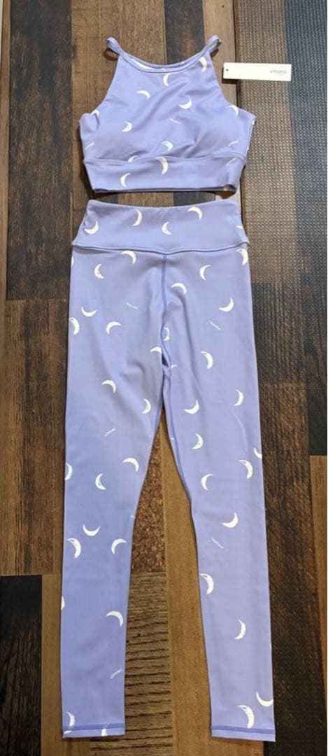 新品同　emmi yogaエミヨガ　ヨガウェア　ラベンダー×月柄　ペイントタッチ