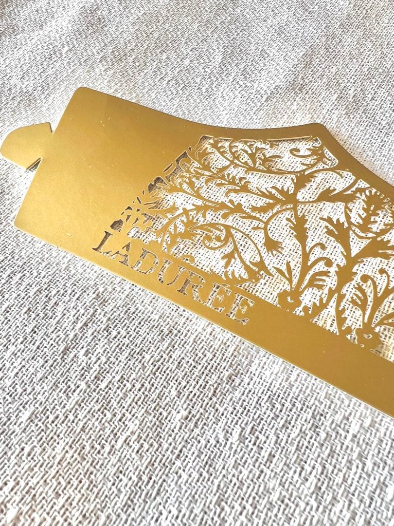 ラデュレとピエールエルメのフェーヴと王冠feve2026オマケ付