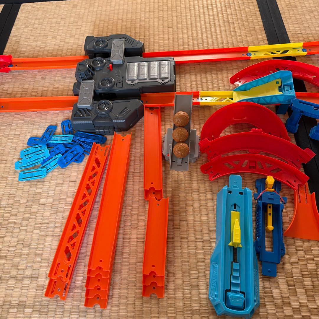 Hot Wheels トラックとミニカーセット