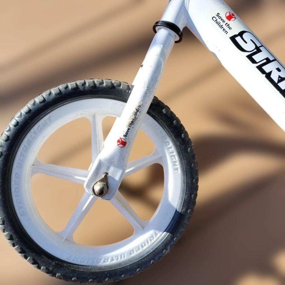 ストライダー　白　12インチ