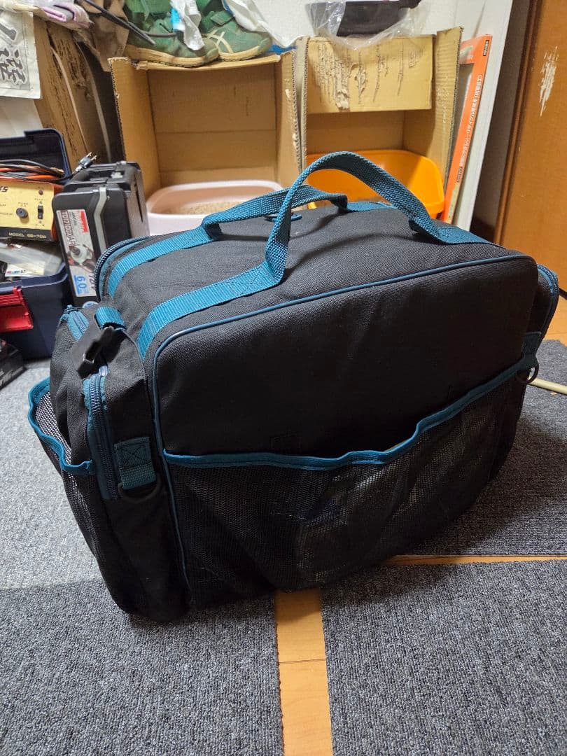 フィッシング用バッグ 黒と青 中型