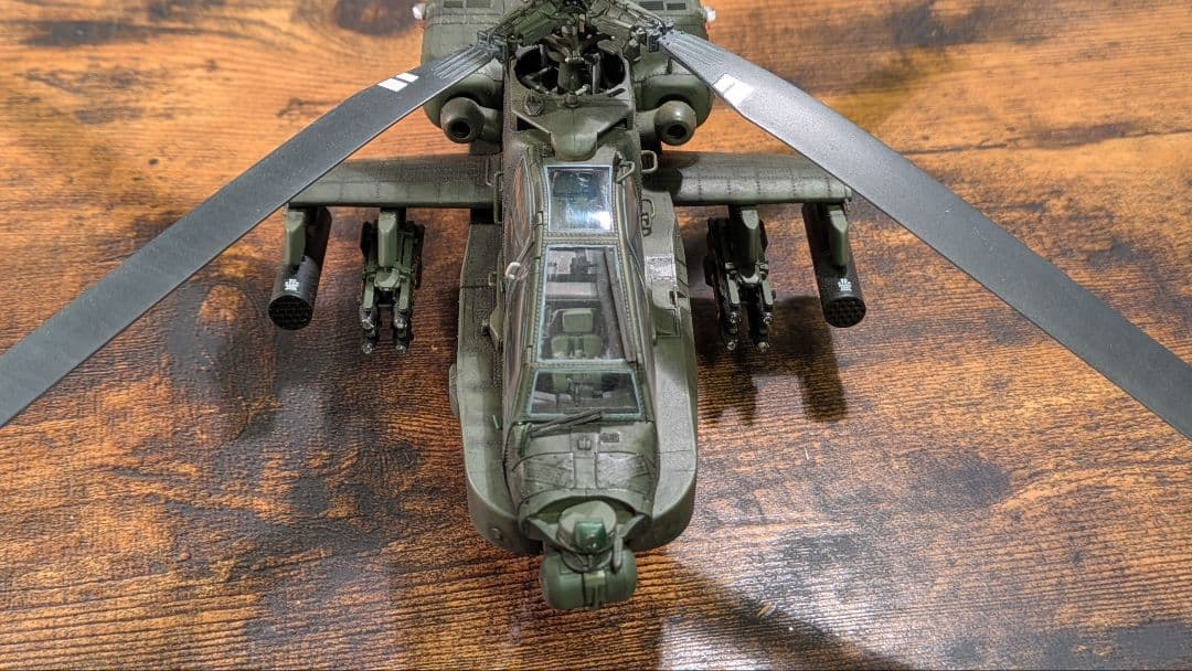 プラモデル完成機　1/48　AH-64Dアパッチ・ロングボウ