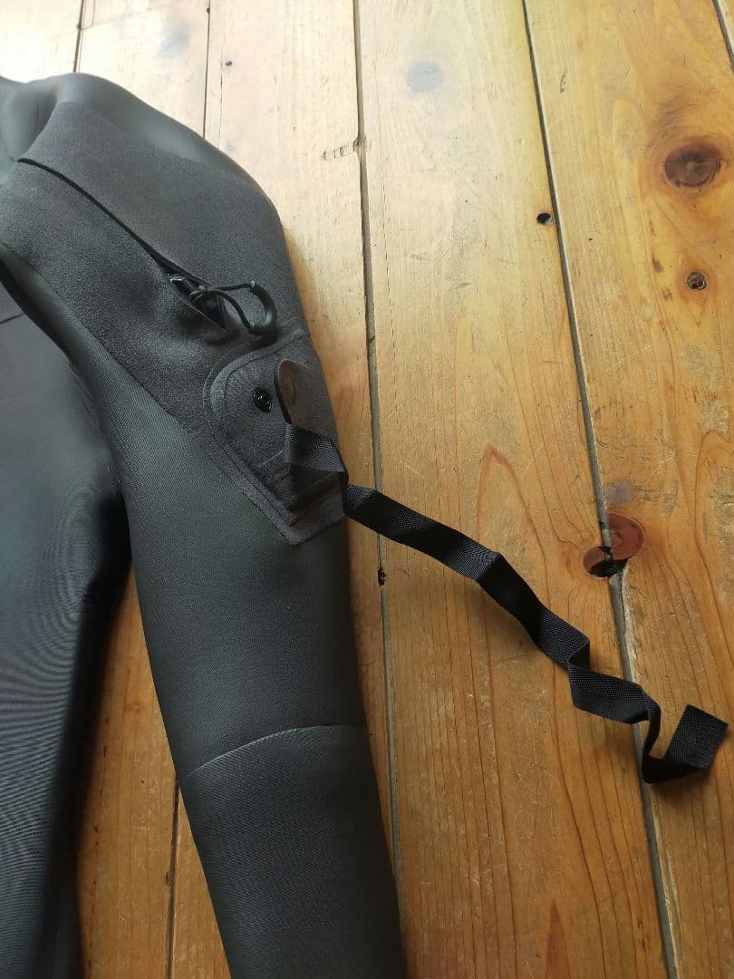 ウェットスーツ　スーパーセミドライスーツ4ディメンション 4Dimensions