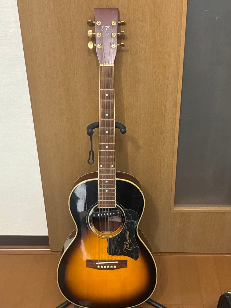 タカミネ　ピックアップ付き　サンバースト　ニューヨーカータイプ　アコギ