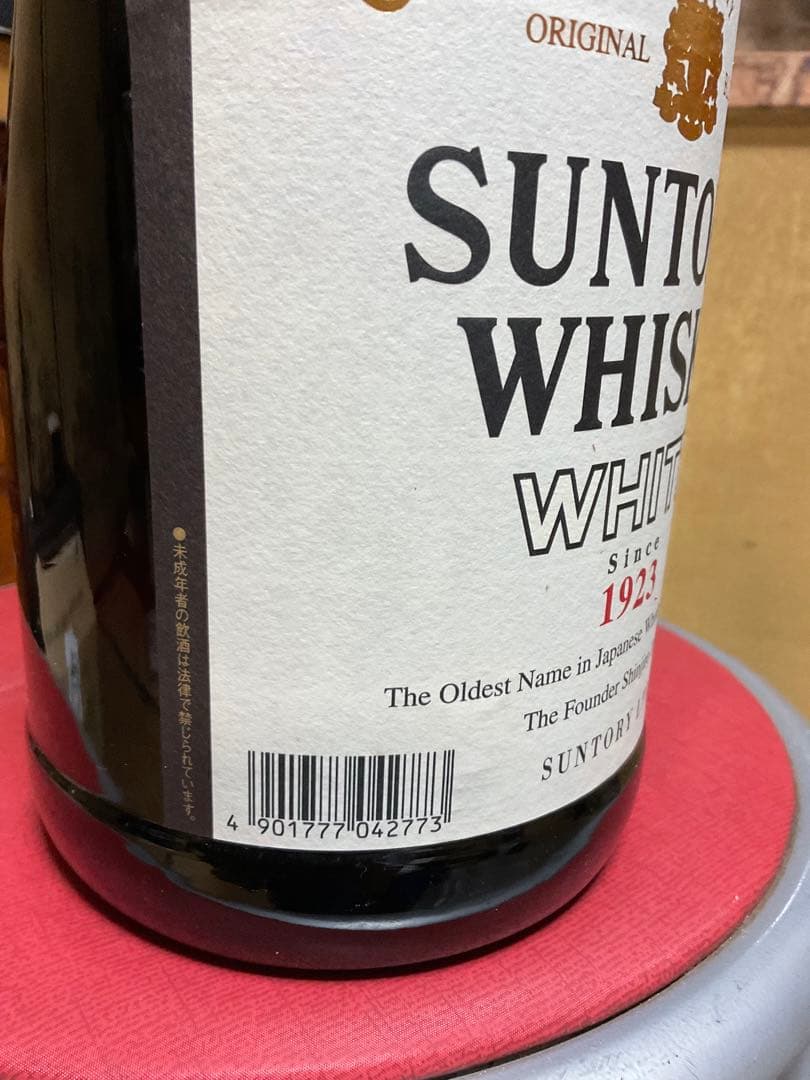 SUNTORY・WHISKY・WHITE。since 1923 1920ml。