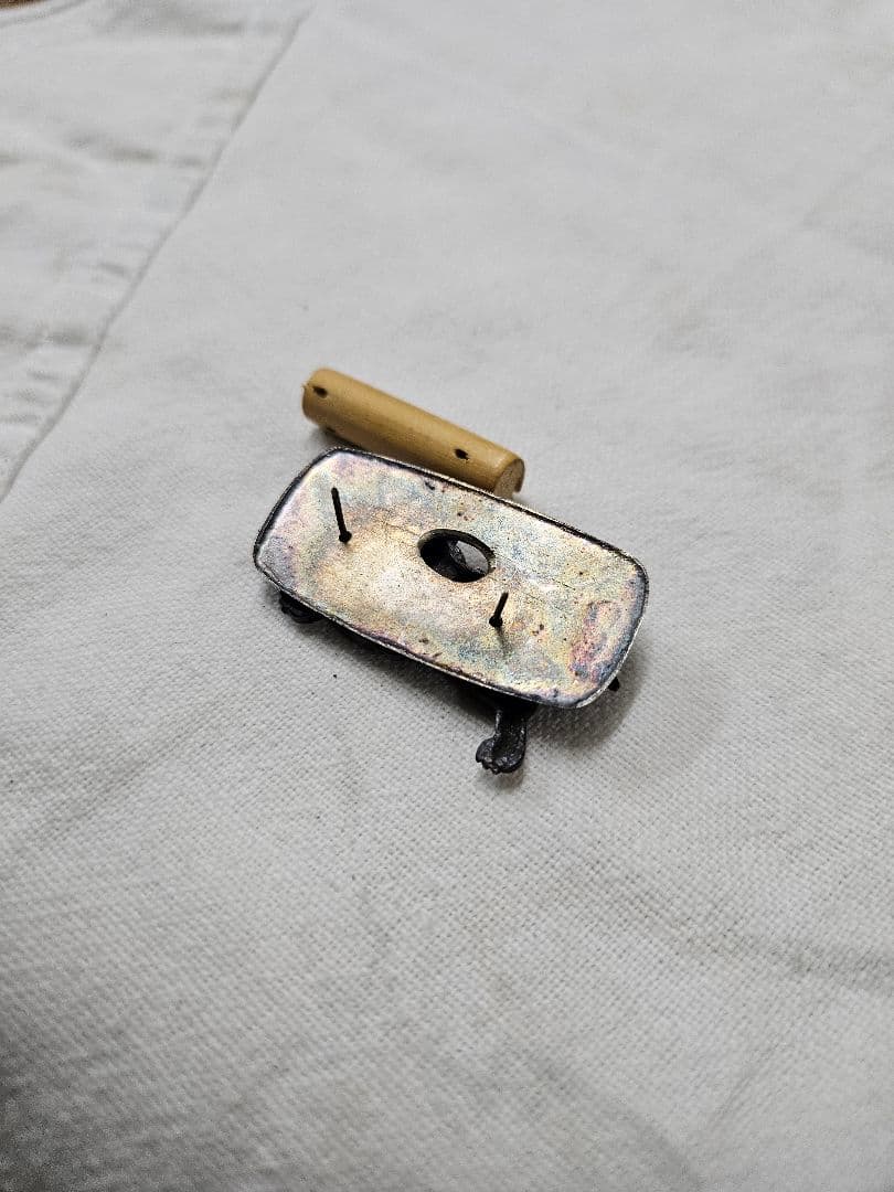 日本のアンティーク 金象嵌 目貫 刀装具 唐獅子 三嶋 在銘 純 製