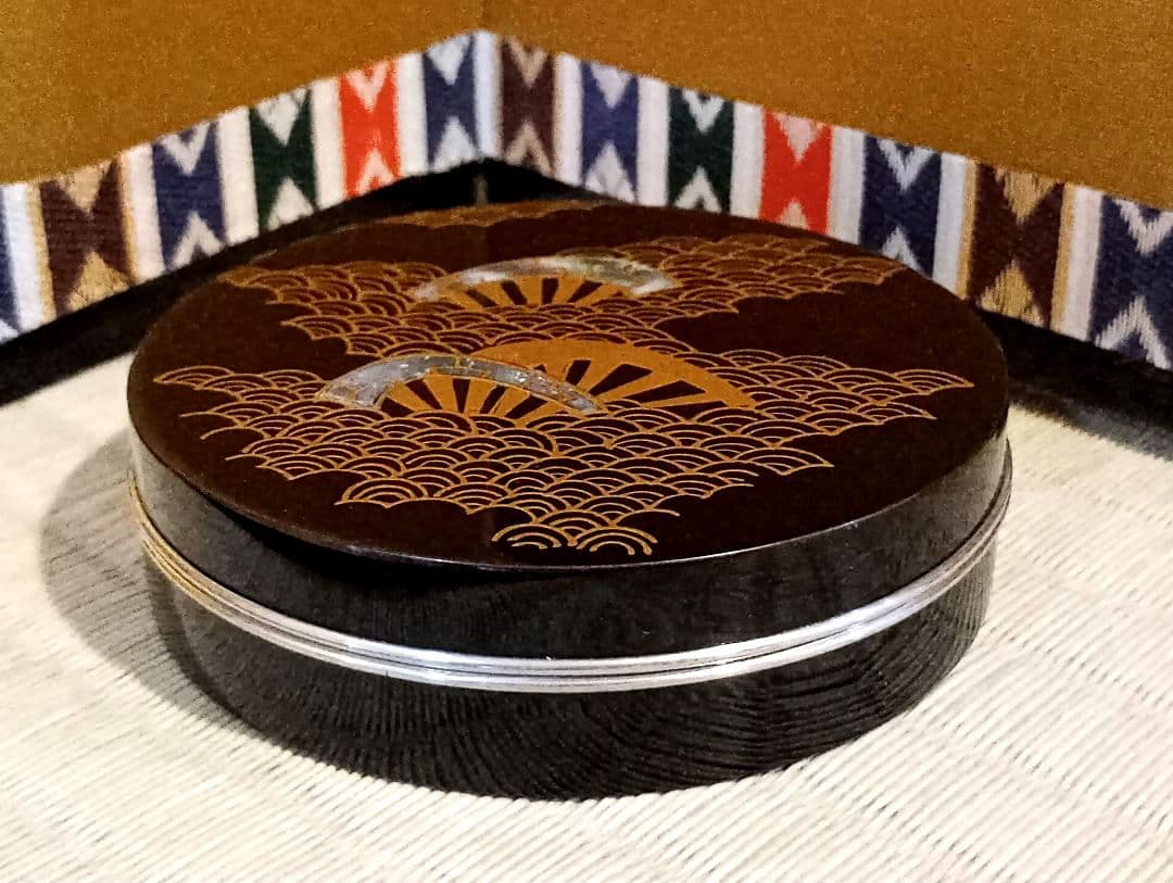 茶道具　香合　片輪波　青貝　蒔絵　宗賀造　共箱