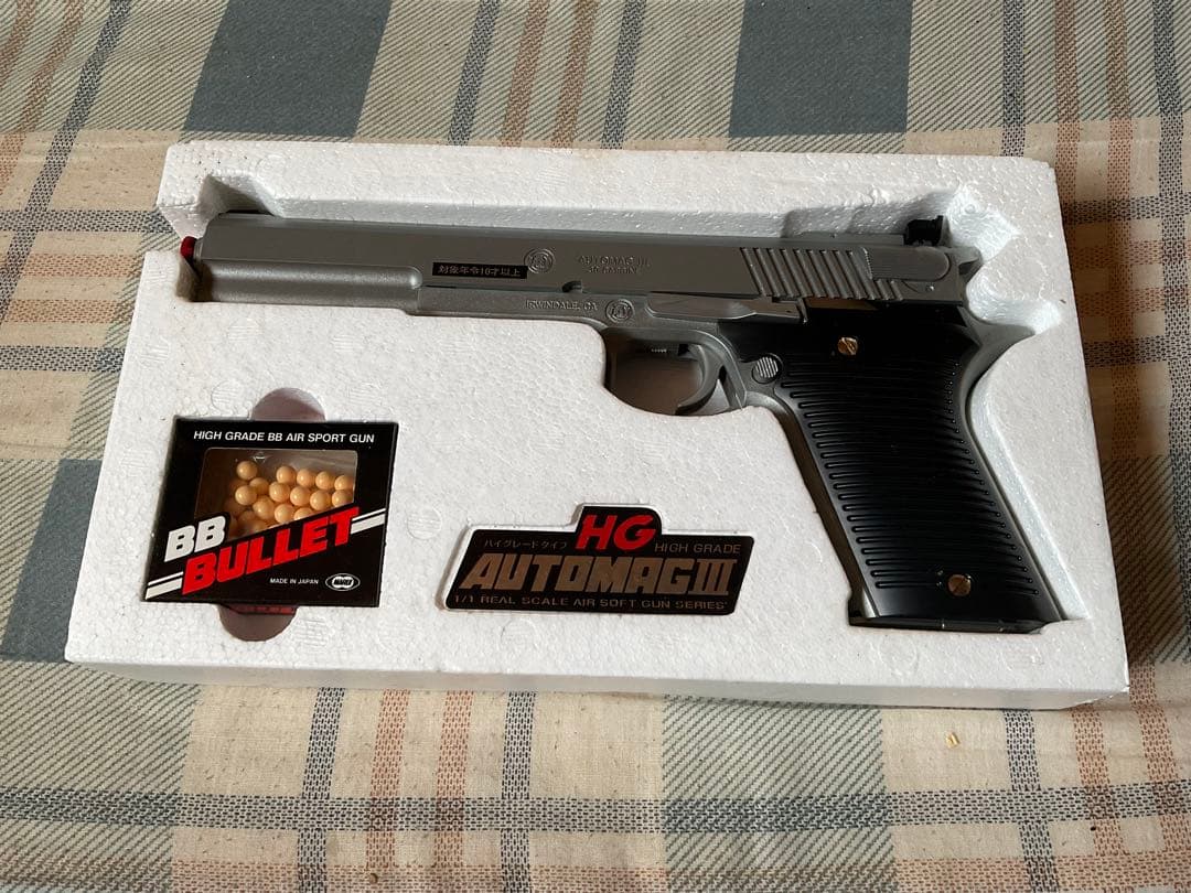 AUTOMAG III ハイグレードタイプ。6mmBB弾使用　対象年齢10才以上