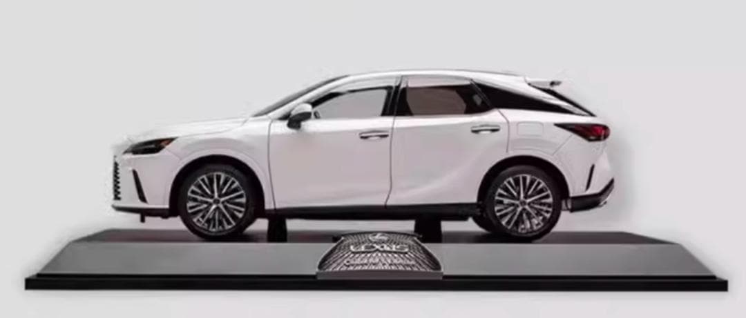 限定版1/18 レクサスRX450h+ 　ミニカー　模型　完成品　展示台付き　白