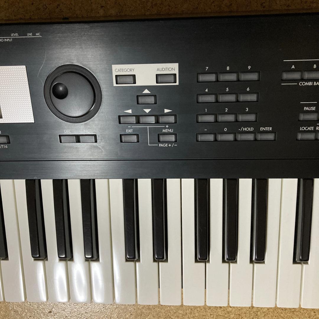 【ソフトケース付き】KORG TR61 シンセサイザー 61鍵盤