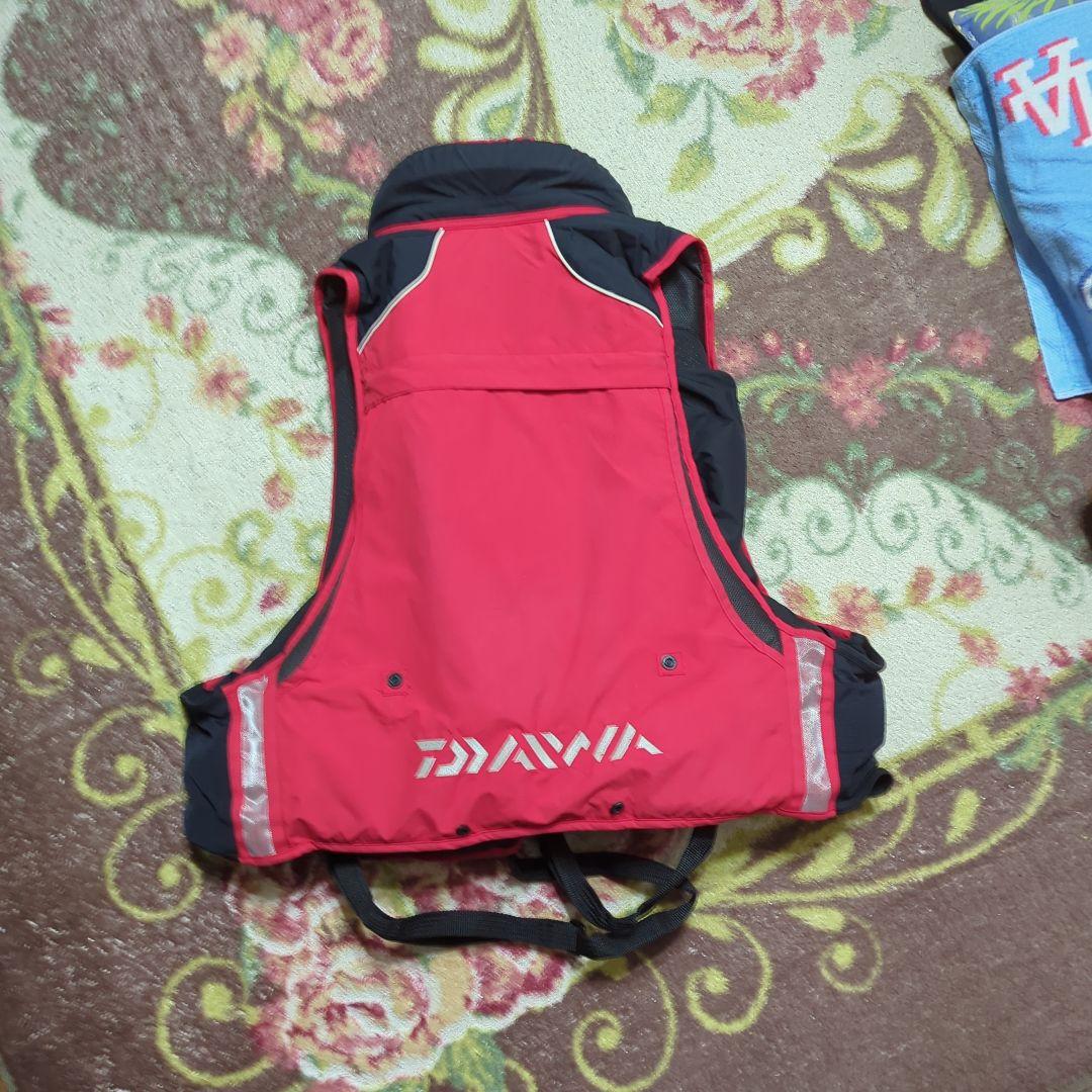 DAIWA ライフジャケット レッド ブラック
