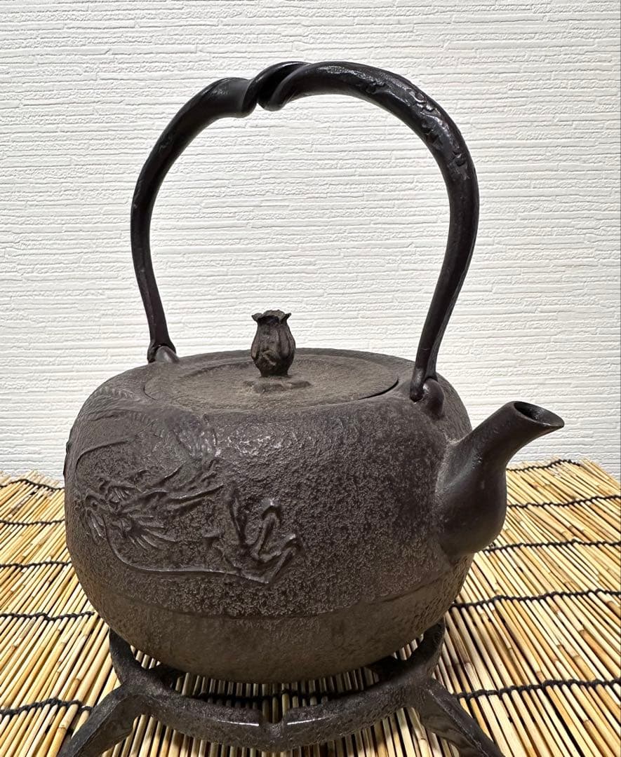 新品、付属品付　南部金狐堂　捻鉉姥口１５型龍文様　南部鉄瓶　南部鉄器　鉄瓶